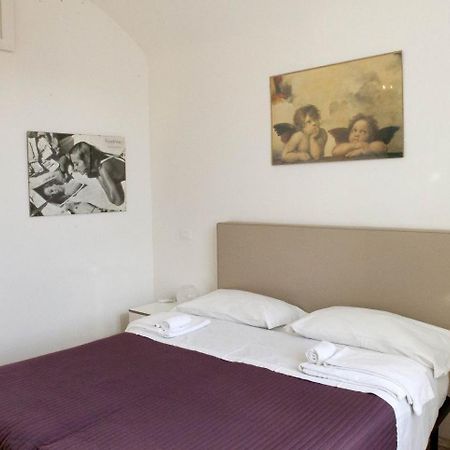 Between Termini & Colosseo Рим Экстерьер фото