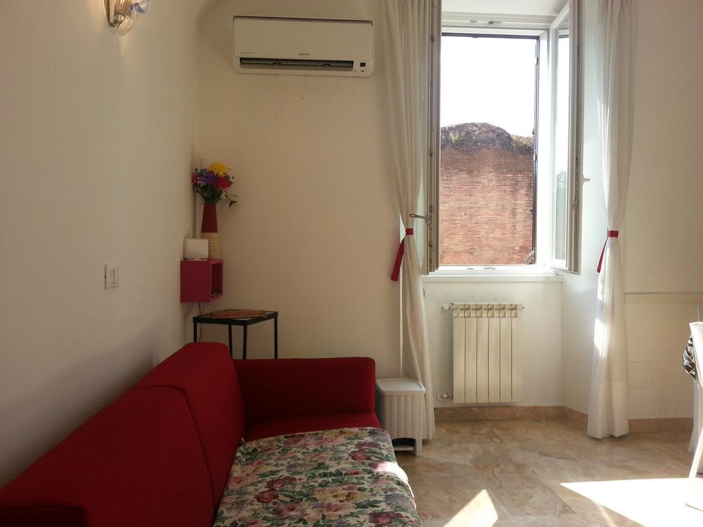Between Termini & Colosseo Рим Экстерьер фото