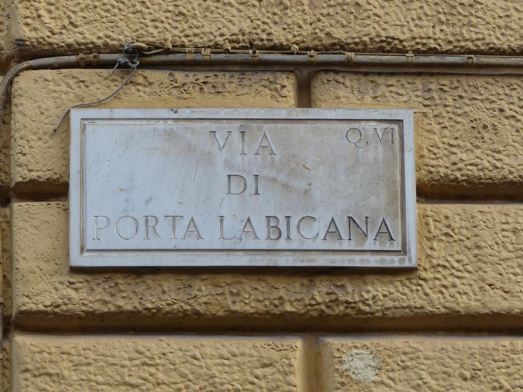 Between Termini & Colosseo Рим Экстерьер фото