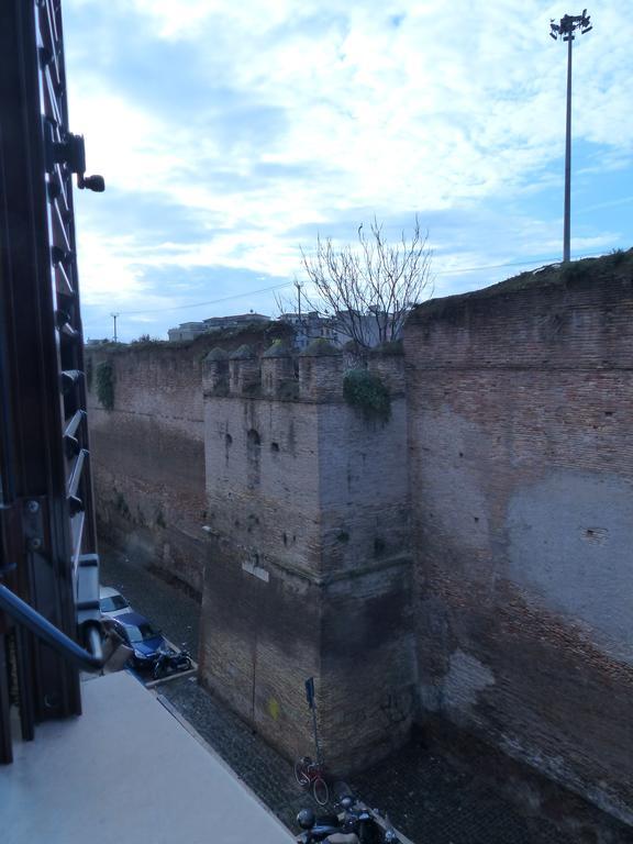 Between Termini & Colosseo Рим Экстерьер фото