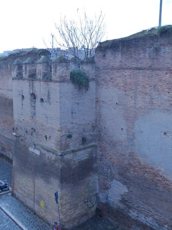 Between Termini & Colosseo Рим Экстерьер фото