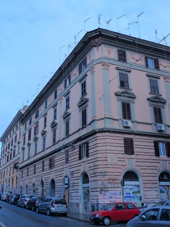 Between Termini & Colosseo Рим Экстерьер фото